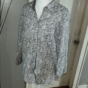 3x20 Women's Black and White Patterned Top